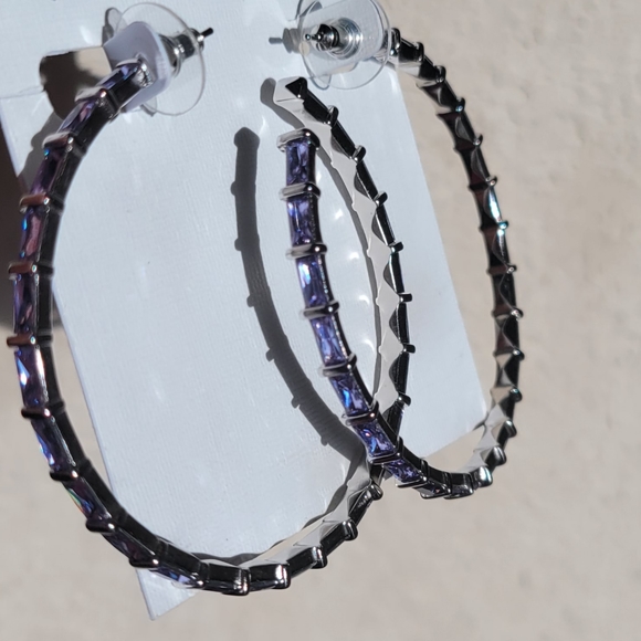 NWT KENDRA SCOTT SILVER AND PURPLE LARGE HOOP EARRINGS - Picture 4 of 7